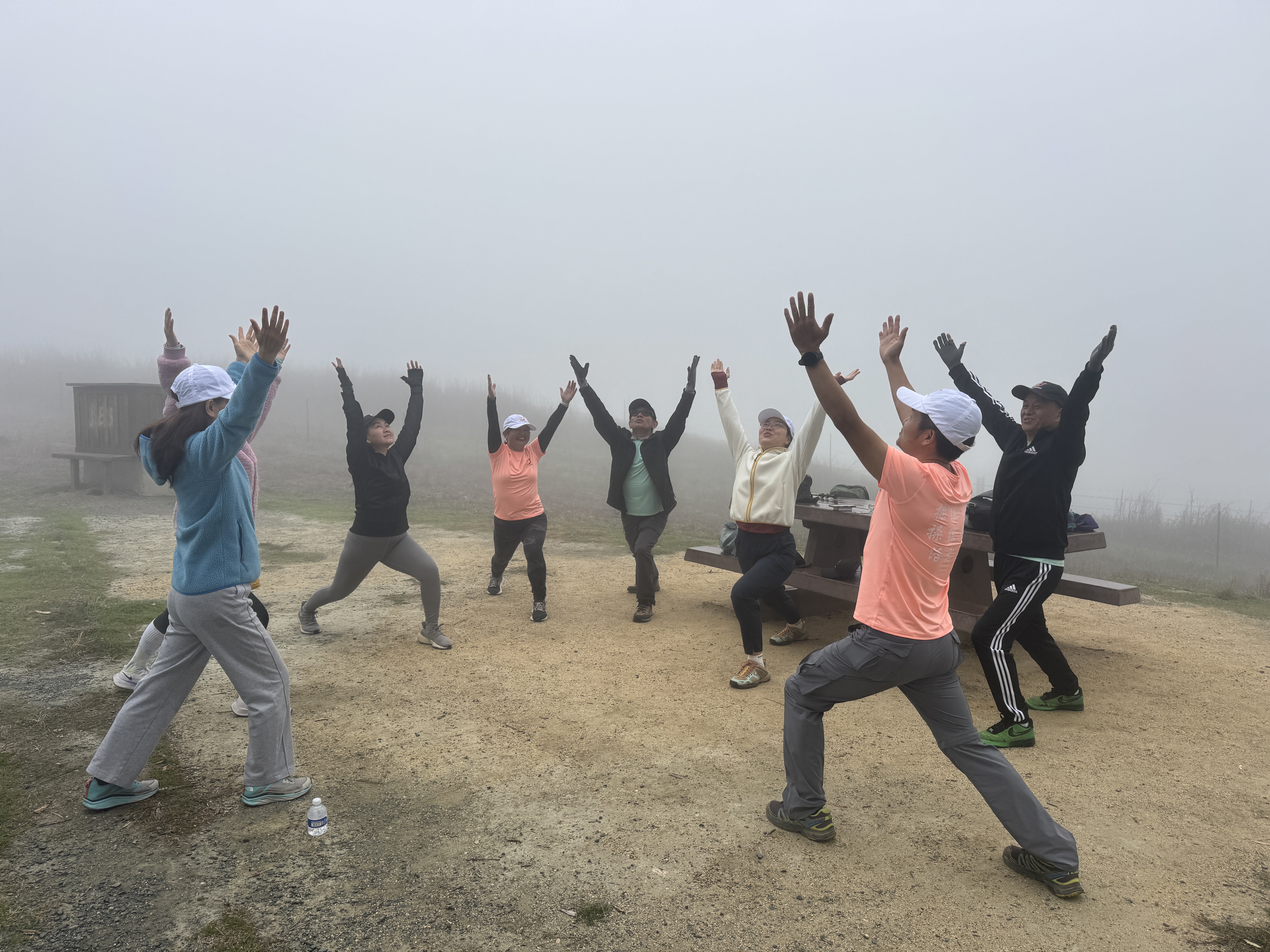 Looking Up | 我要向高山举目